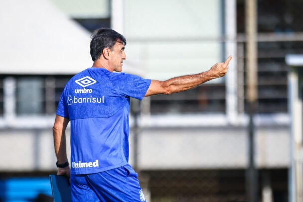 1742811088_portaldogremista.com_.br-como-foi-o-primeiro-treino-da-equipe-de-quinteros-mirando-o-grenal-444-54311.jpeg