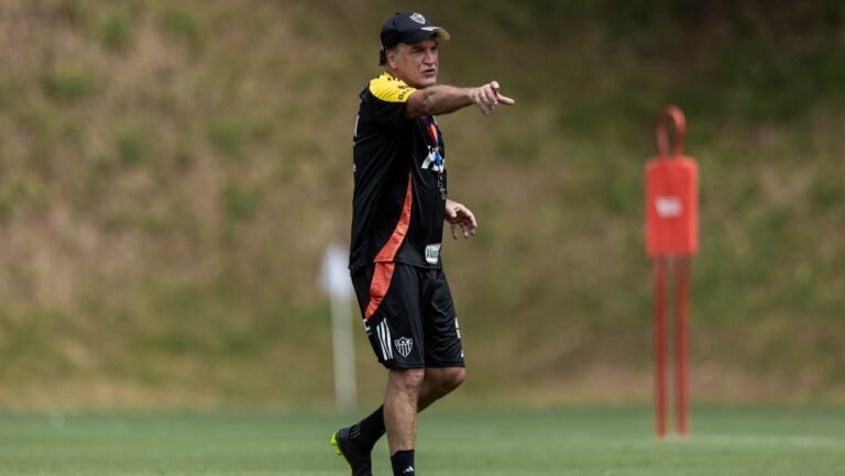 cuca_treino_atletico_mg-e1738418559673.jpg