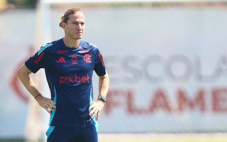 filipe-luis-treinador-flamengo-ct-ninho-do-urubu.jpg