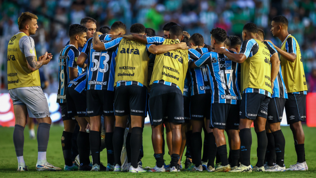 portaldogremista.com_.br-gremio-deve-ter-novo-titular-apos-parada-para-a-data-fifa-gremio-comemoracao.png