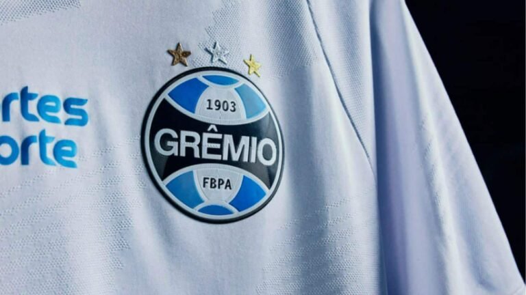 portaldogremista.com_.br-umbro-explica-referencias-para-a-criacao-da-nova-camisa-do-gremio-umbro-expl.jpeg