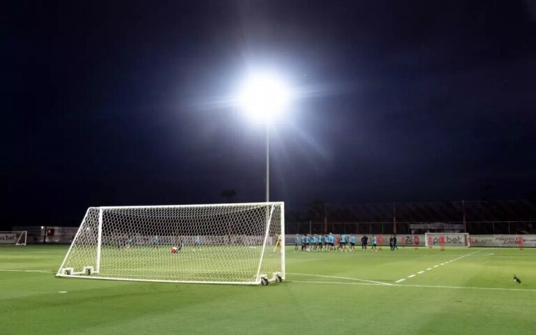 treino-noturno-flamengo-ct-ninho-do-urubu.jpg