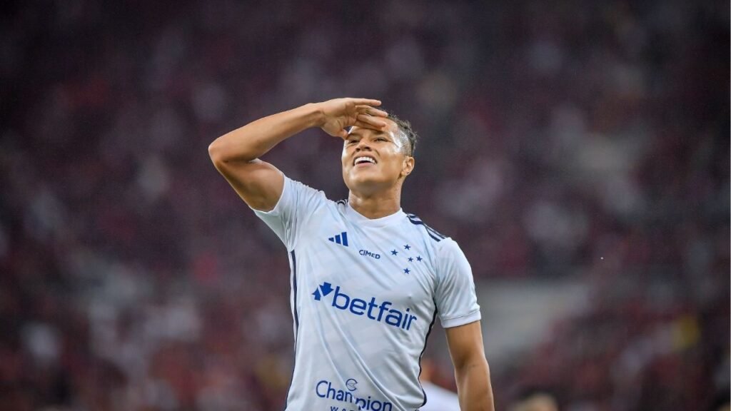 1744530272_portaldogremista.com_.br-com-passagem-pelo-rival-saiba-mais-sobre-a-carreira-de-marlon-marlon-gremio.jpeg