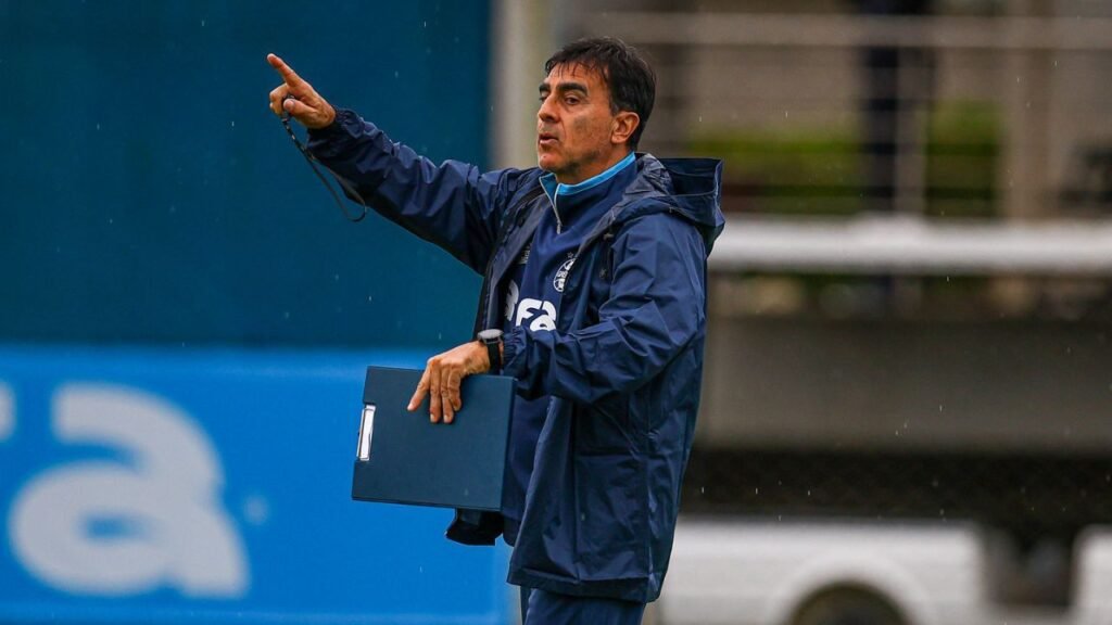 1744573120_portaldogremista.com_.br-ultimato-gremio-estabelece-prazo-para-o-trabalho-de-quinteros-gustavo-quinte.jpeg