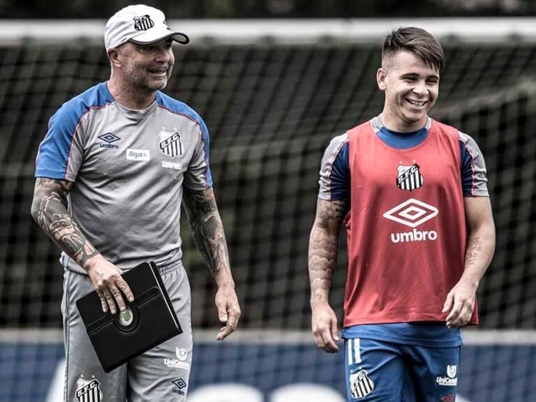 1744944050_soteldo-conversa-com-jorge-sampaoli-durante-treino-do-santos-1567624917432_v2_4x3-1.jpg