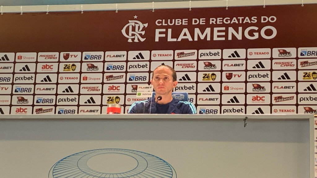 1745183610_filipe-luis-flamengo-1.jpg