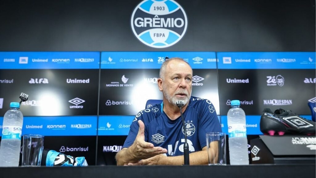 1745550299_portaldogremista.com_.br-mano-menezes-fala-sobre-temperamento-forte-e-problemas-de-vestiario-mano-men.jpeg