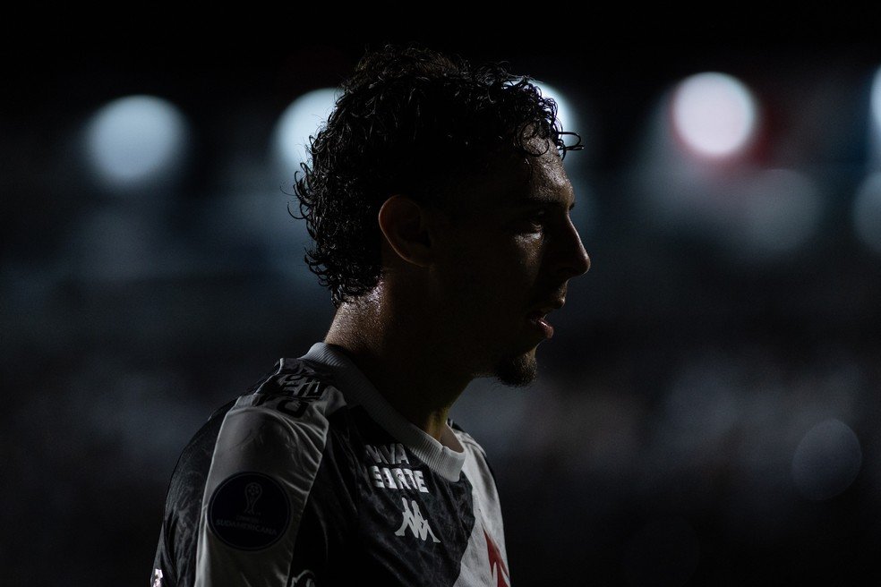 20250411-045901-1-9-nuno-moreira-na-vitoria-do-vasco-contra-o-puerto-cabello-foto-dikran-sahagianv.jpeg