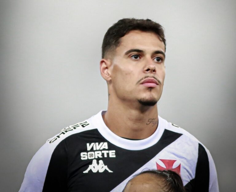 20250420-185111-1-5-lucas-freitas-do-vasco-contra-o-flamengo-foto-matheus-limavasco.jpg