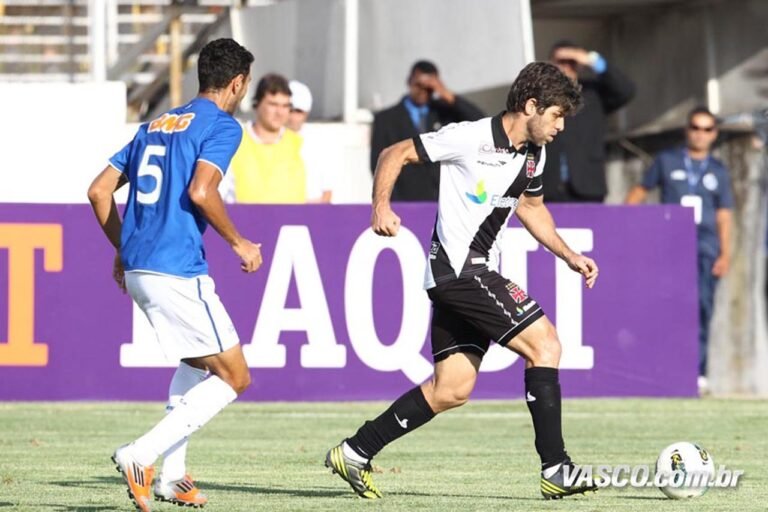 20250426-043421-1-cruzeiro-e-vasco-ficaram-no-1-a-1-em-2012-no-estadio-do-melao-em-varginha-foto-m.jpeg