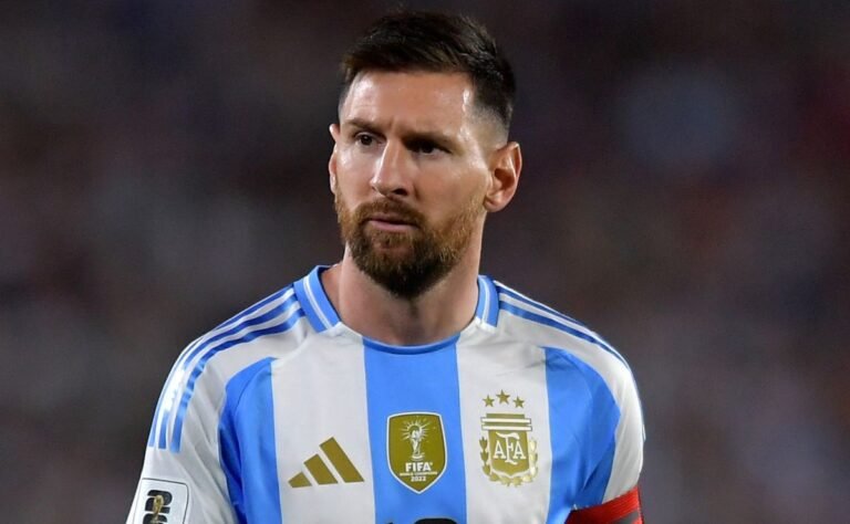 A lenda da Argentina diz que o time de Lionel Messi não é o melhor da história, revela o que ainda falta
