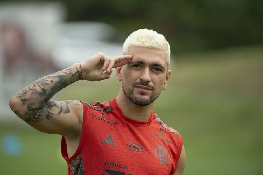 ARRASCAETA-FLAMENGO-ALEXANDRE-VIDAL-FLAMENGO.webp.webp