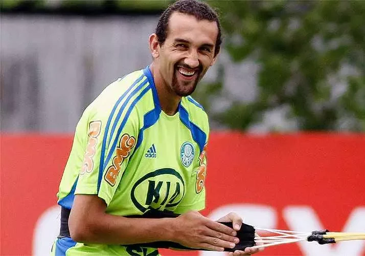 Barcos-Palmeiras-e1744834272479.webp.webp