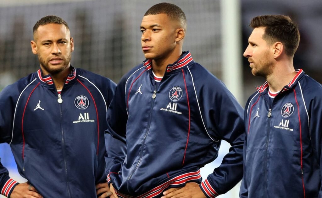 Ex-PSG Trio Kylian Mbappe, Lionel Messi e Neymar deixaram o enorme vazio no apelo global da Ligue 1: Dazn para tomar uma decisão drástica sobre seu contrato de transmissão?