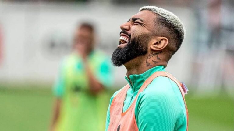 Gabigol-rindo-durante-treinamento-do-Flamengo-no-Ninho-do-Urubu-1280x720-1.jpg