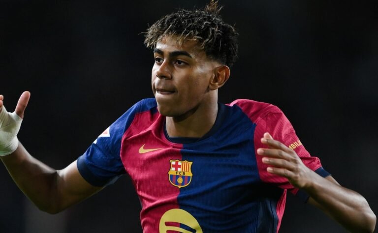 Hansi Flick aborda a surpresa 'vazada' de Lamine Yamal que reflete um de seus ídolos em Barcelona