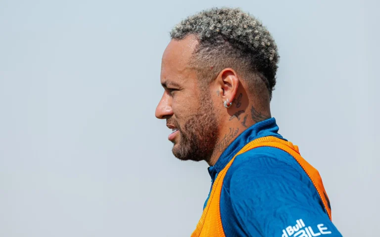Neymar-Al-Hilal-aspect-ratio-512-320-2.webp.webp