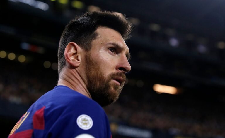 O ex -companheiro de equipe da Messi em Barcelona afirma: 'Seu comportamento do camarim faz dele um exemplo terrível para os jovens jogadores'