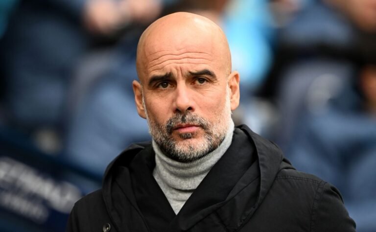 Pep Guardiola diz que o jogador do Manchester City 'não é inteligente o suficiente' para jogar no meio -campo vs. United
