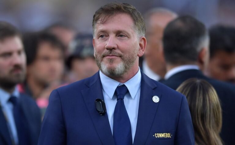 Presidente da Federação Slams Conmebol Chefe Alejandro Dominguez Proposta para a FIFA para a Copa do Mundo de 64 equipes 2030