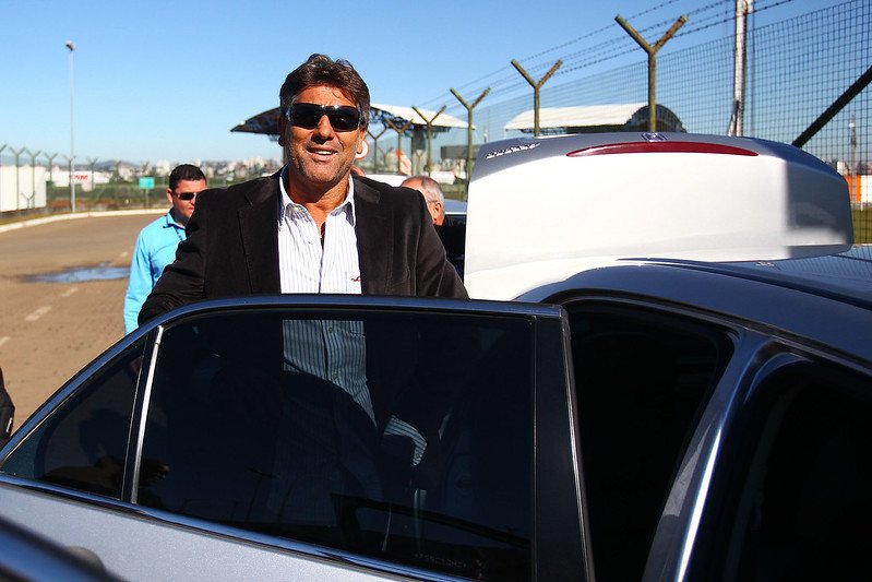 RENATO-GAUCHO-CARRO.jpg