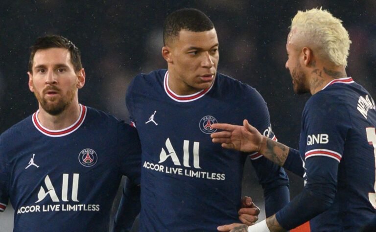 Tiros disparados? O presidente do PSG, Nasser al-Khelaifi, leva o sutil deslizamento de nove palavras em Lionel Messi, Kylian Mbappe e Neymar após mais sucesso da Ligue 1
