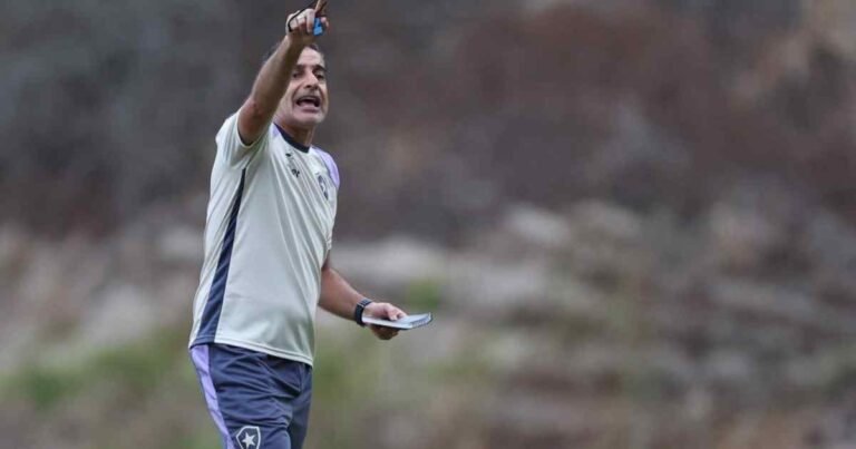 botafogo-sob-o-comando-de-renato-paiva-preparacao-intensa-e-novidades-para-2025.jpg