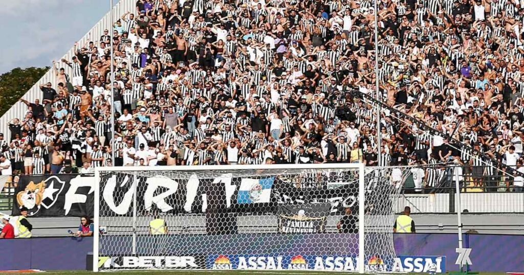 botafogo-tropeca-fora-de-casa-pressao-alta-e-gramado-seco-decidem-o-jogo.jpg
