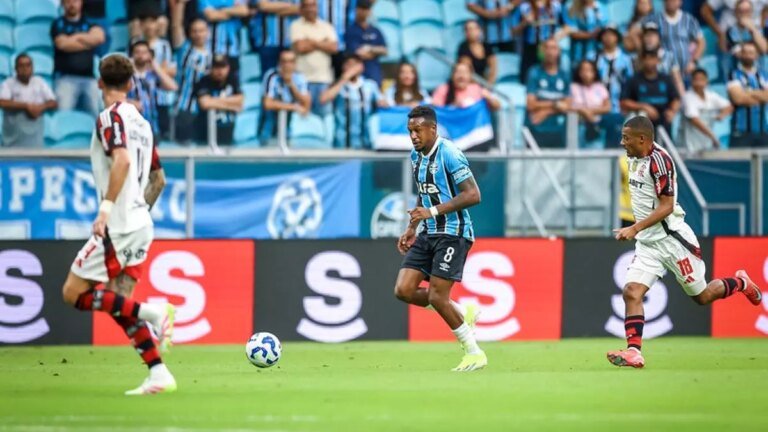 edenilson-de-la-cruz-flamengo-gremio.jpg