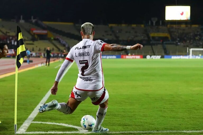 luiz-araujo-tachira-flamengo.jpg