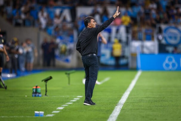 portaldogremista.com_.br-apesar-da-goleada-quinteros-ja-planeja-mudancas-no-gremio-para-a-proxima-par.jpeg