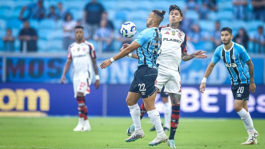 portaldogremista.com_.br-cbf-divulga-audios-do-var-em-penalti-polemico-nao-marcado-entre-gremio-x-fla.jpeg