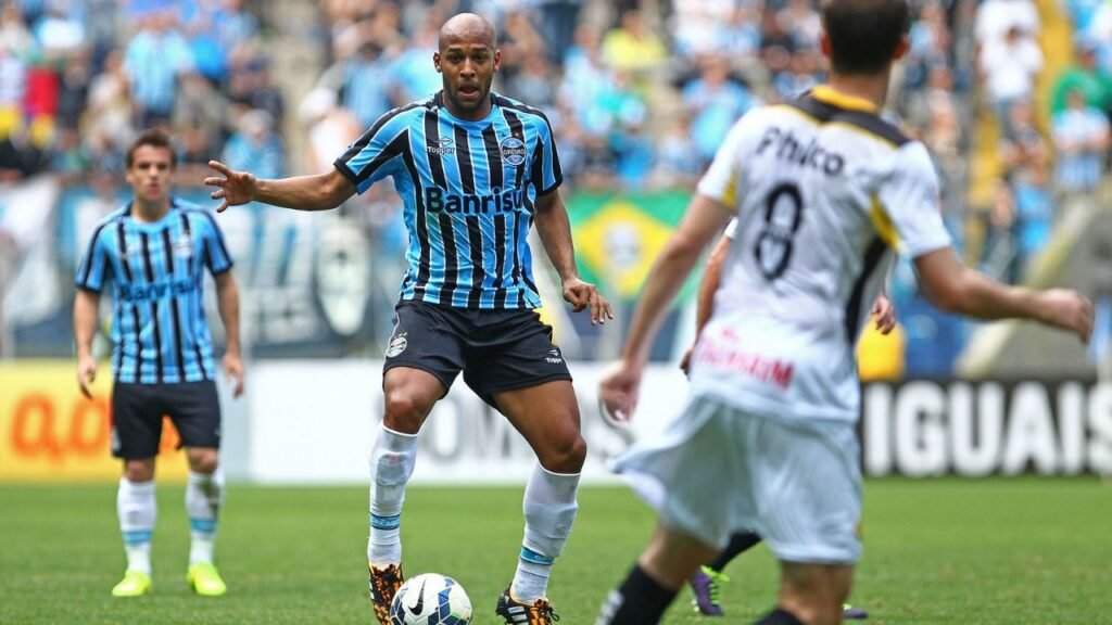 portaldogremista.com_.br-fellipe-bastos-diz-que-jogar-no-gremio-foi-a-realizacao-de-um-sonho-de-crian.jpeg