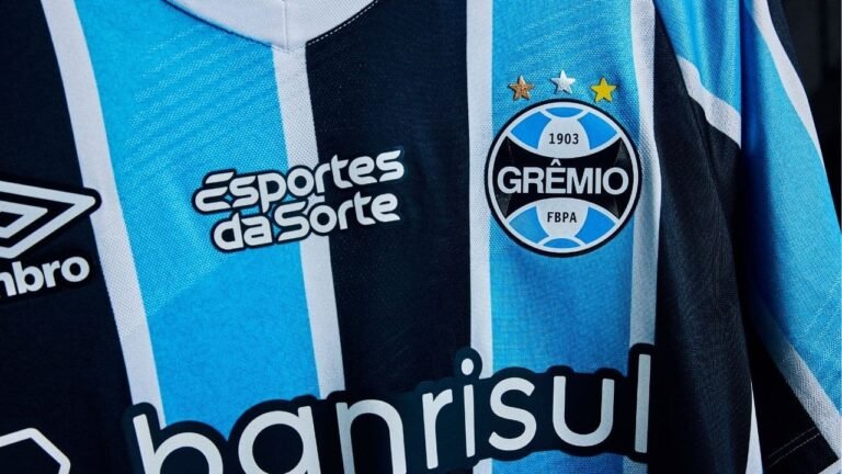portaldogremista.com_.br-gremio-lanca-nova-camisa-para-a-temporada-simboliza-as-lutas-nova-camisa-tri.jpeg