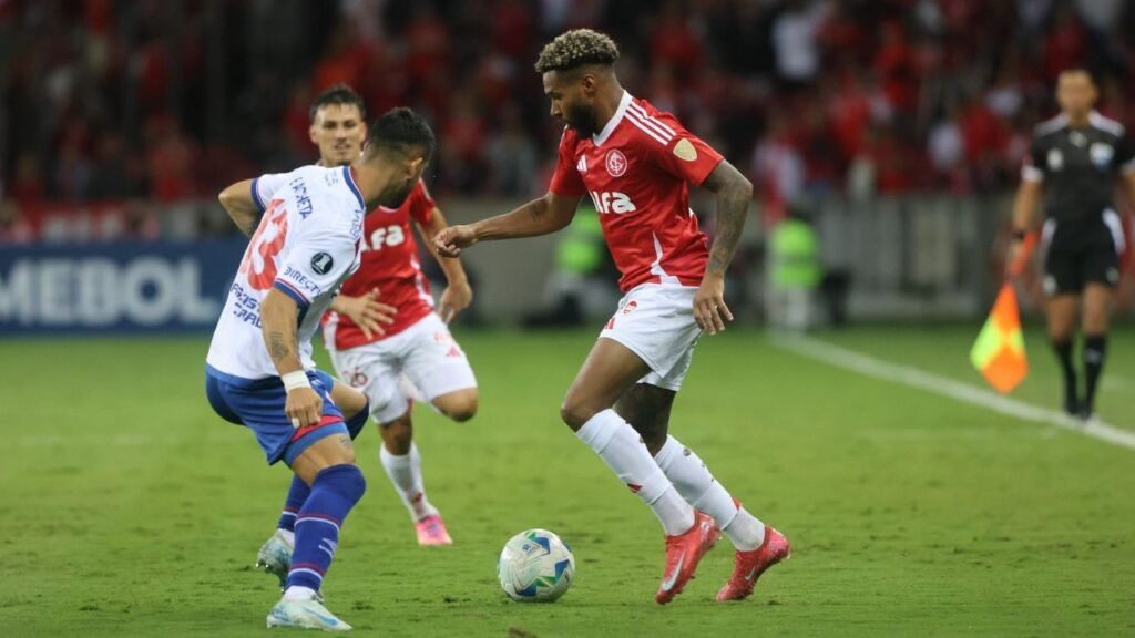 portaldogremista.com_.br-infiltrado-torcedor-do-gremio-filma-torcida-do-inter-abandonando-time-ja-no.jpeg