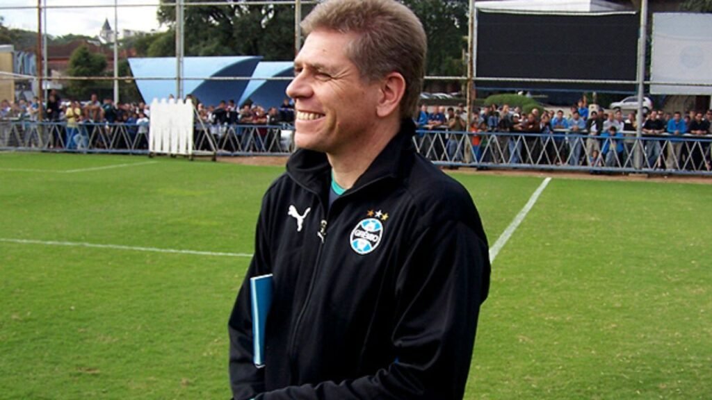 portaldogremista.com_.br-paulo-autuori-gremio-paulo-autuori-gremio.jpg