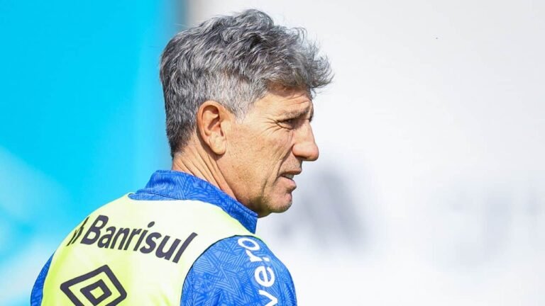 portaldogremista.com_.br-renato-portaluppi-comeca-a-definir-o-time-que-enfrenta-o-bahia-renato-treino.jpeg