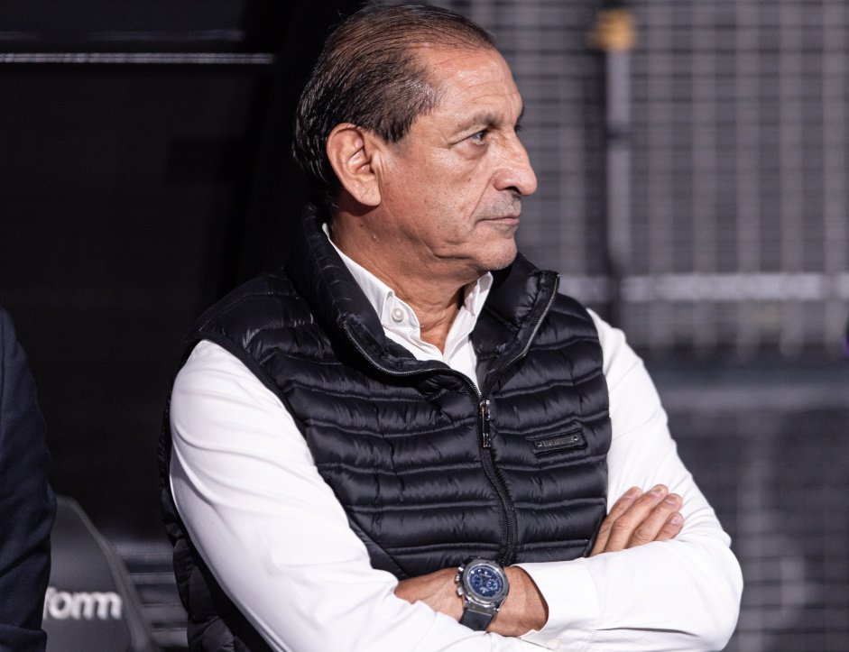 ramon_diaz_a_beira_do_campo_durante_jogo_do_72wi.jpg
