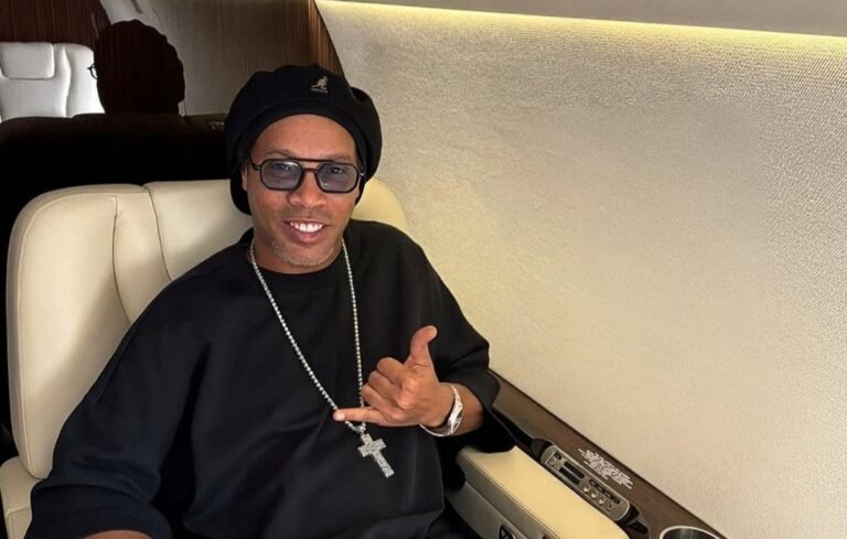 ronaldinho-gaucho-aviao.jpg