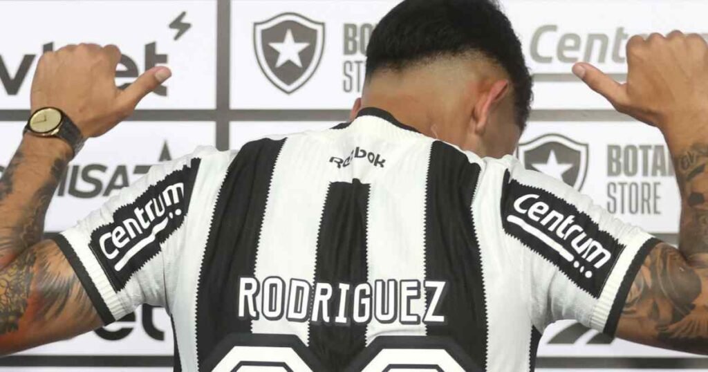 santiago-rodriguez-e-nova-estrela-do-botafogo-vamos-brigar-por-titulos-em-2025.jpg