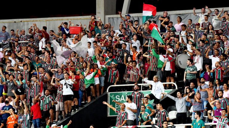 torcida-fluminense-engenhao.jpg