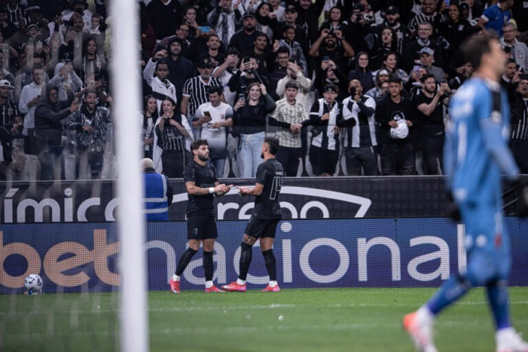 yuri_alberto_e_raniele_durante_jogo_do_corinthians_k1nx.jpg